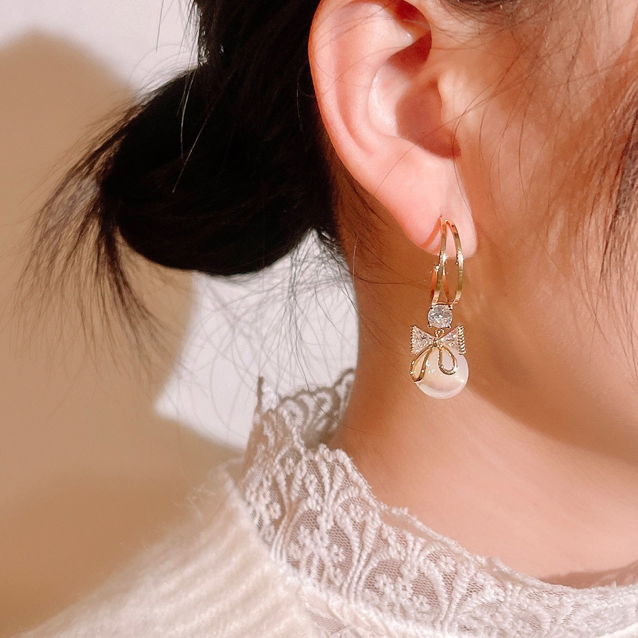 Skanto | Bow Pearl Earrings
