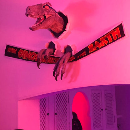 Skanto | Wall-Breaking Velociraptor Decoration
