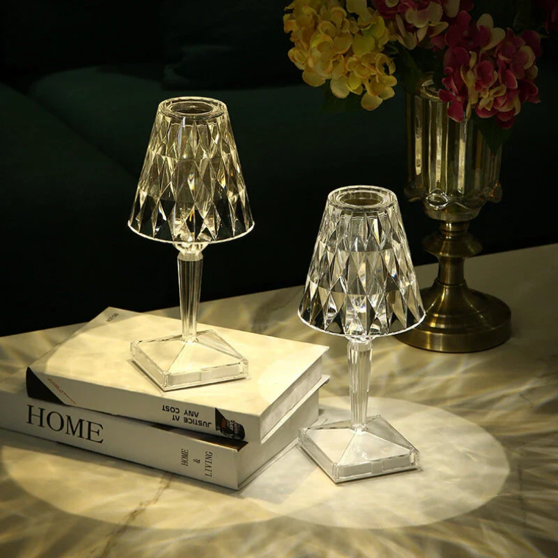 Skanto | Chic Table Lamp with Crystal Design - CrystalLuxe