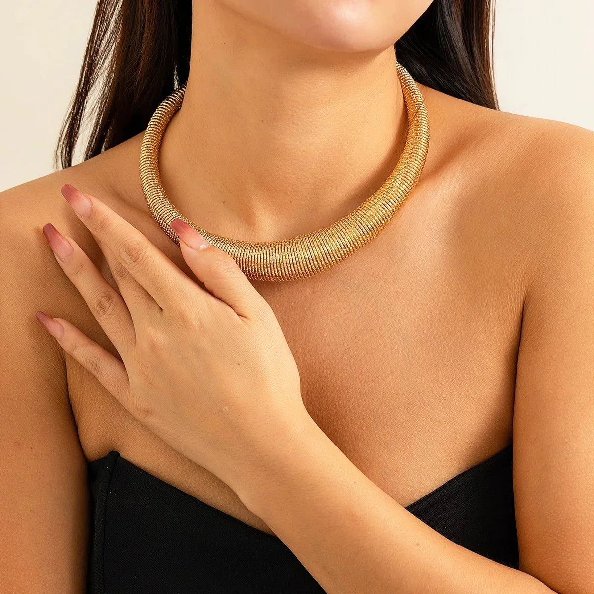 Skanto | Classic Chunky Textured Choker Necklace