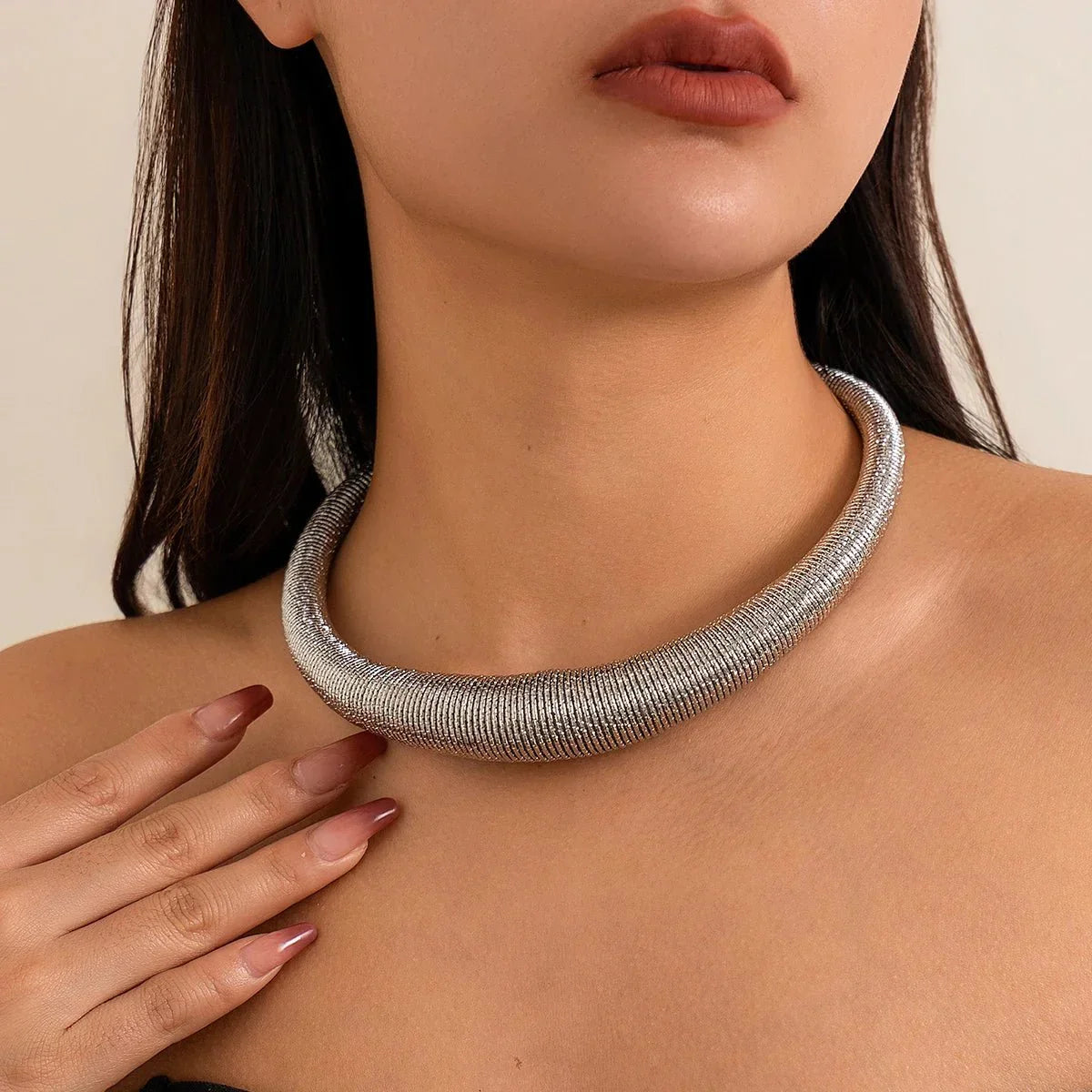 Skanto | Classic Chunky Textured Choker Necklace