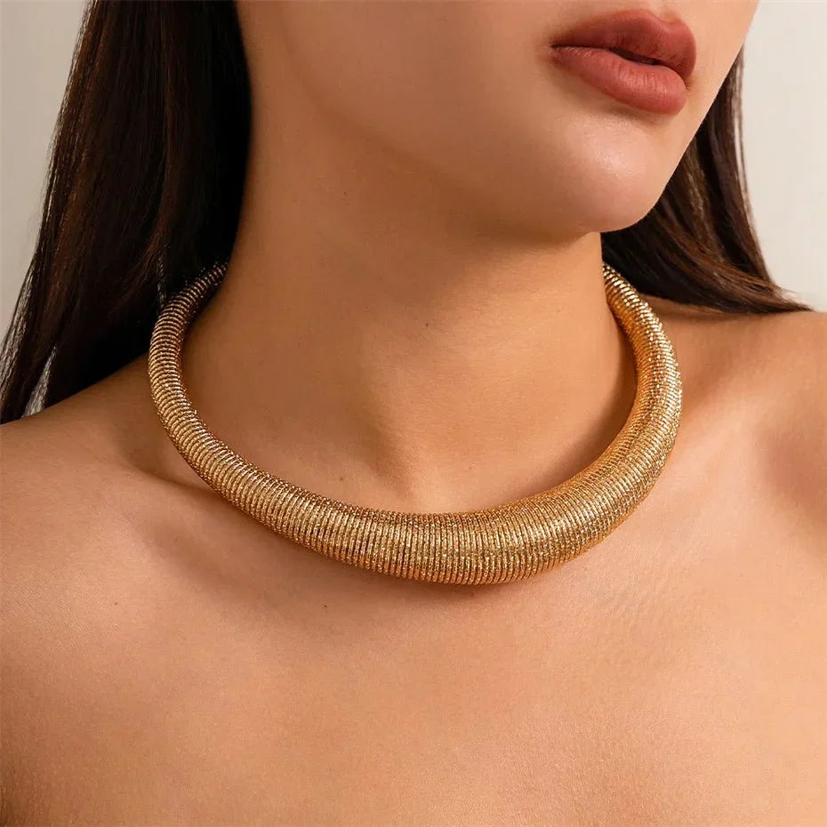 Skanto | Classic Chunky Textured Choker Necklace