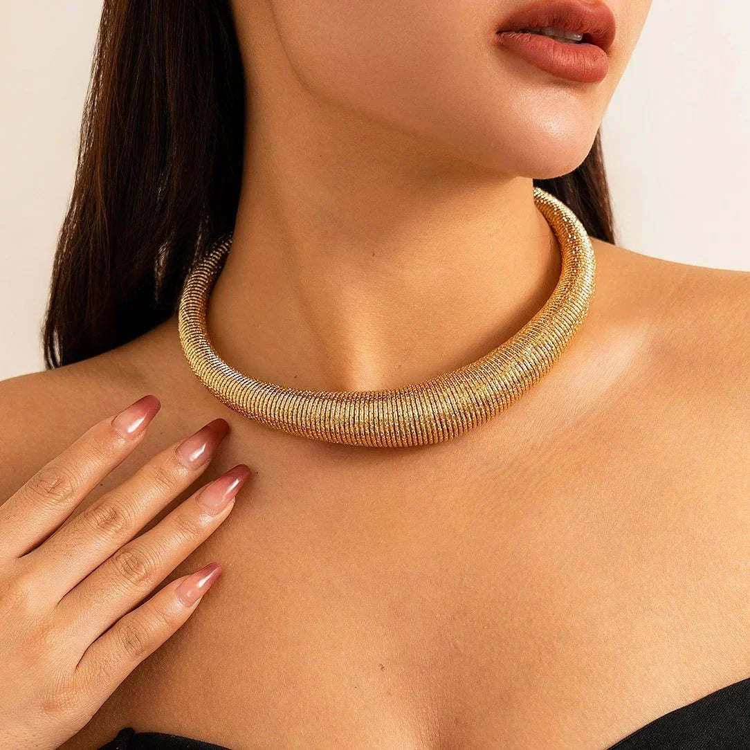 Skanto | Classic Chunky Textured Choker Necklace
