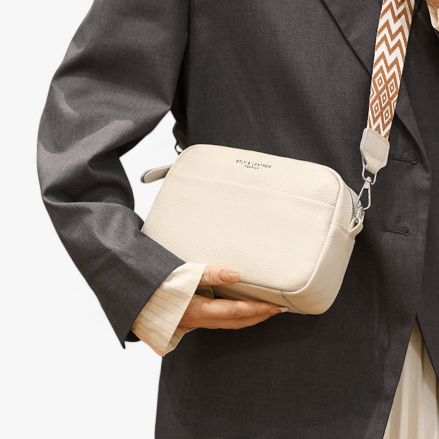 Skanto | Premium Leather Crossover Bag for Women - Elegant, Secure, and Functional Everyday Bag