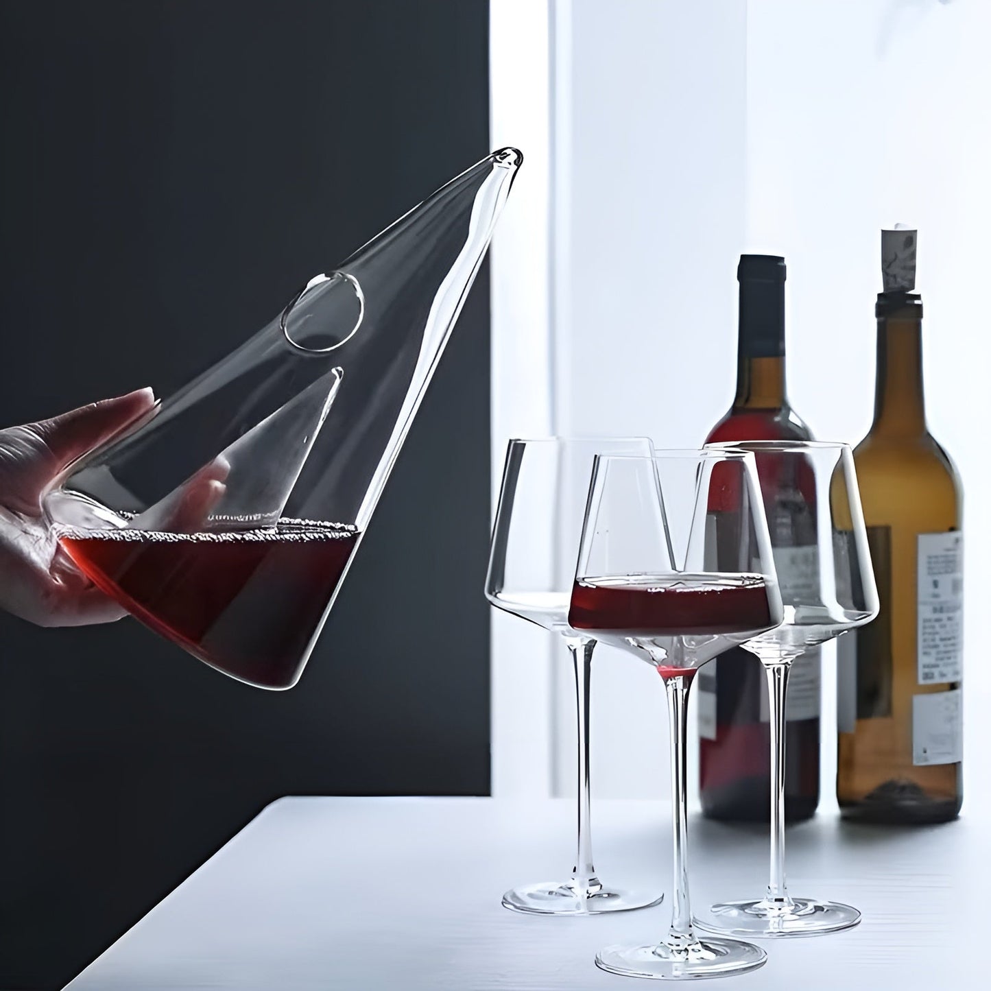 Glass Wine Decanter – Stylish and Elegant | Perfect for Aerating Red Wine at Dinners and Parties | Bowlift
