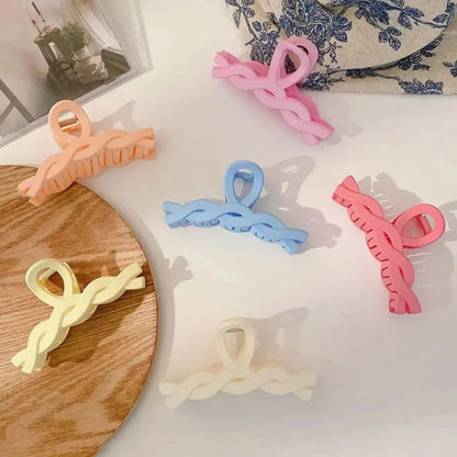 Skanto | Elegant Hair Clip with Strong Hold for All Hair Types