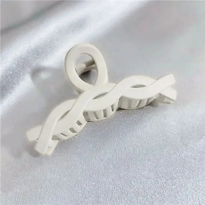 Skanto | Elegant Hair Clip with Strong Hold for All Hair Types