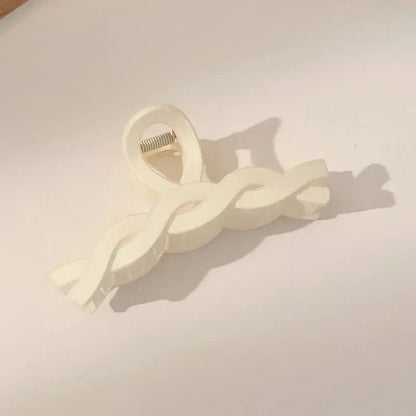 Skanto | Elegant Hair Clip with Strong Hold for All Hair Types
