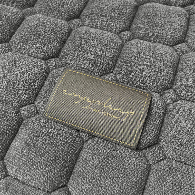 Skanto | Modern Soft Throw Blanket with Square Texture – Stylish Fluffy Bed and Sofa Cover