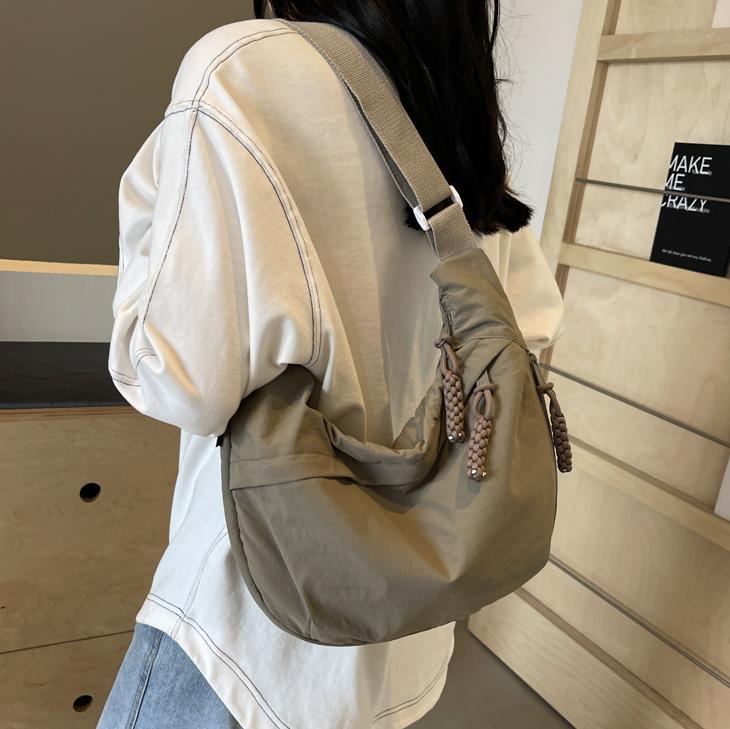 Skanto | EVERCARRY – Nylon Shoulder Bag with Smart Compartments for Everyday Use