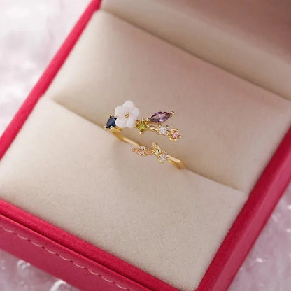 BowLift | Dainty Floral Diamond Leaf Ring