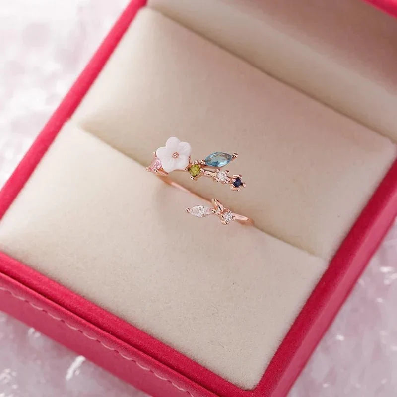 BowLift | Dainty Floral Diamond Leaf Ring