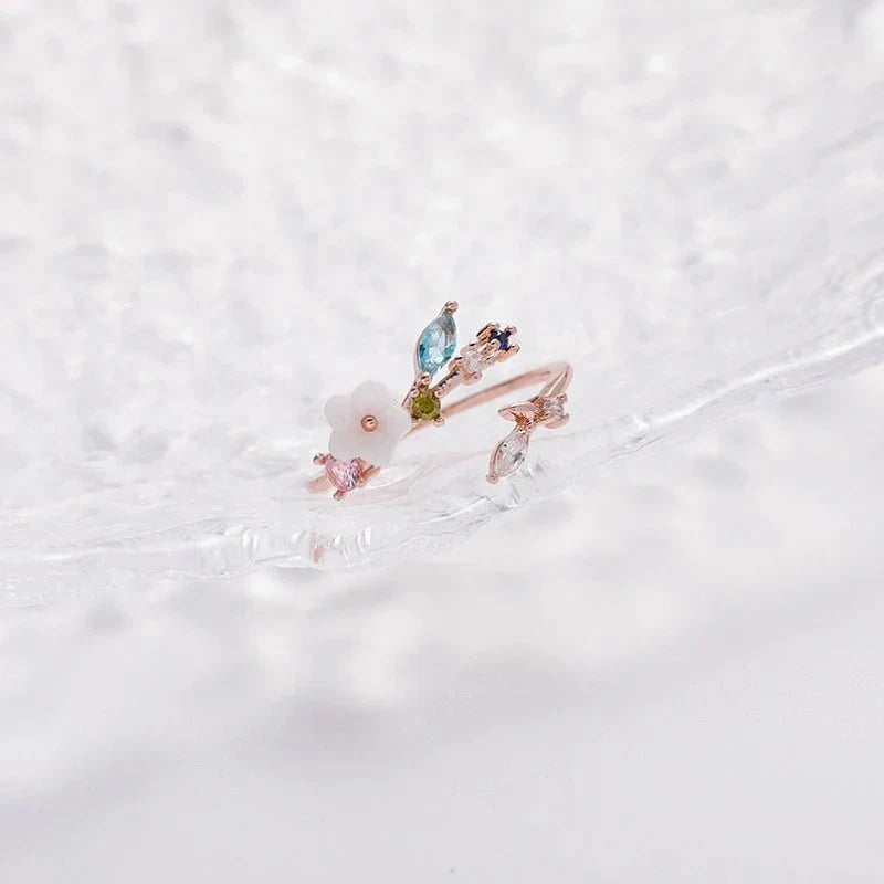 BowLift | Dainty Floral Diamond Leaf Ring