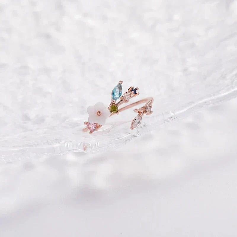 Brehn | Delicate Floral Diamond Leaf Ring