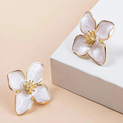 Brehn | Delicate floral hibiscus earrings