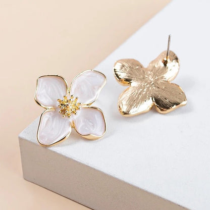 Brehn | Delicate floral hibiscus earrings