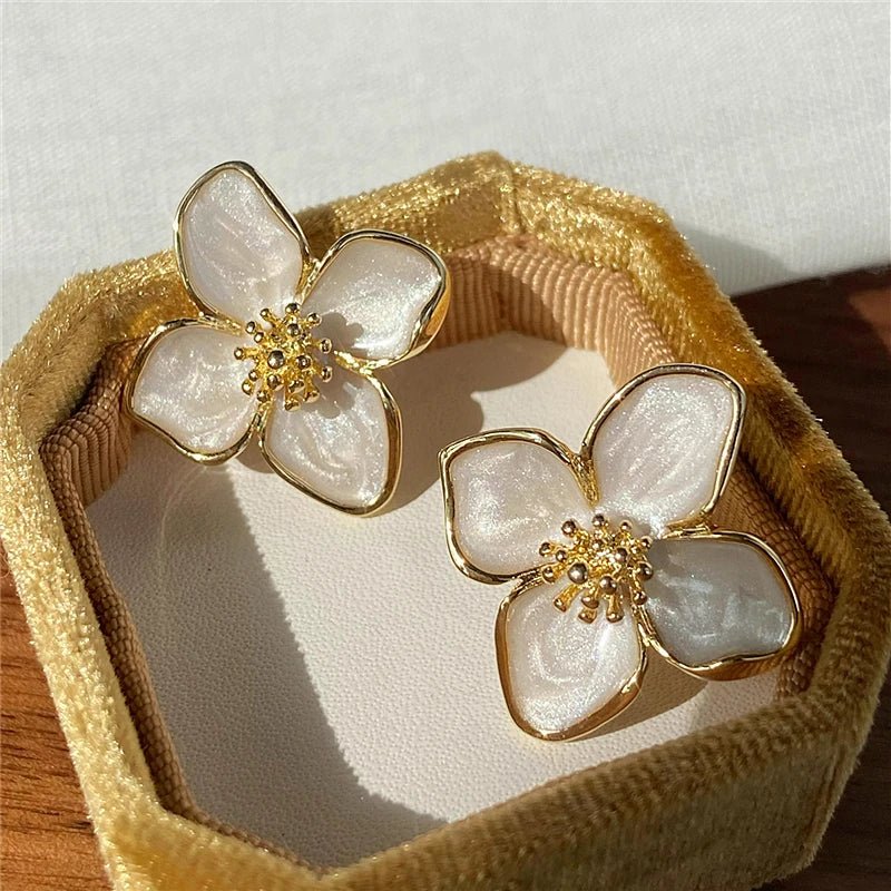 Brehn | Delicate floral hibiscus earrings