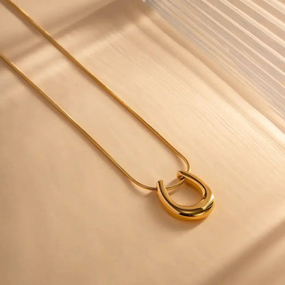 BowLift | Dainty Lucky Horseshoe Necklace