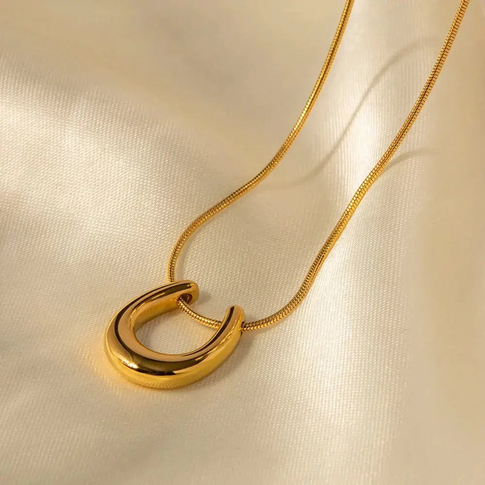 BowLift | Dainty Lucky Horseshoe Necklace