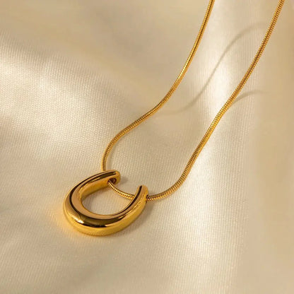 BowLift | Dainty Lucky Horseshoe Necklace