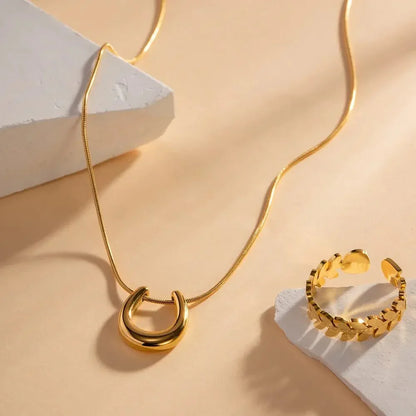 BowLift | Dainty Lucky Horseshoe Necklace