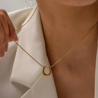 BowLift | Dainty Lucky Horseshoe Necklace