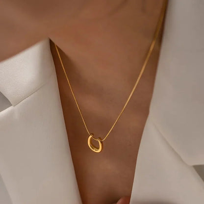 BowLift | Dainty Lucky Horseshoe Necklace