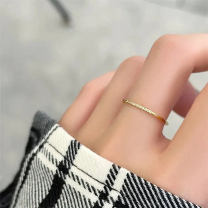 BowLift | Dainty Thin Speckled Diamond Ring