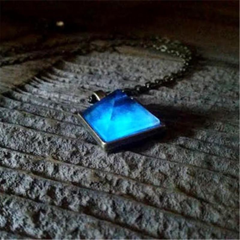 Lyss - Glowing Pyramid Crystal Necklaces | Bowlift