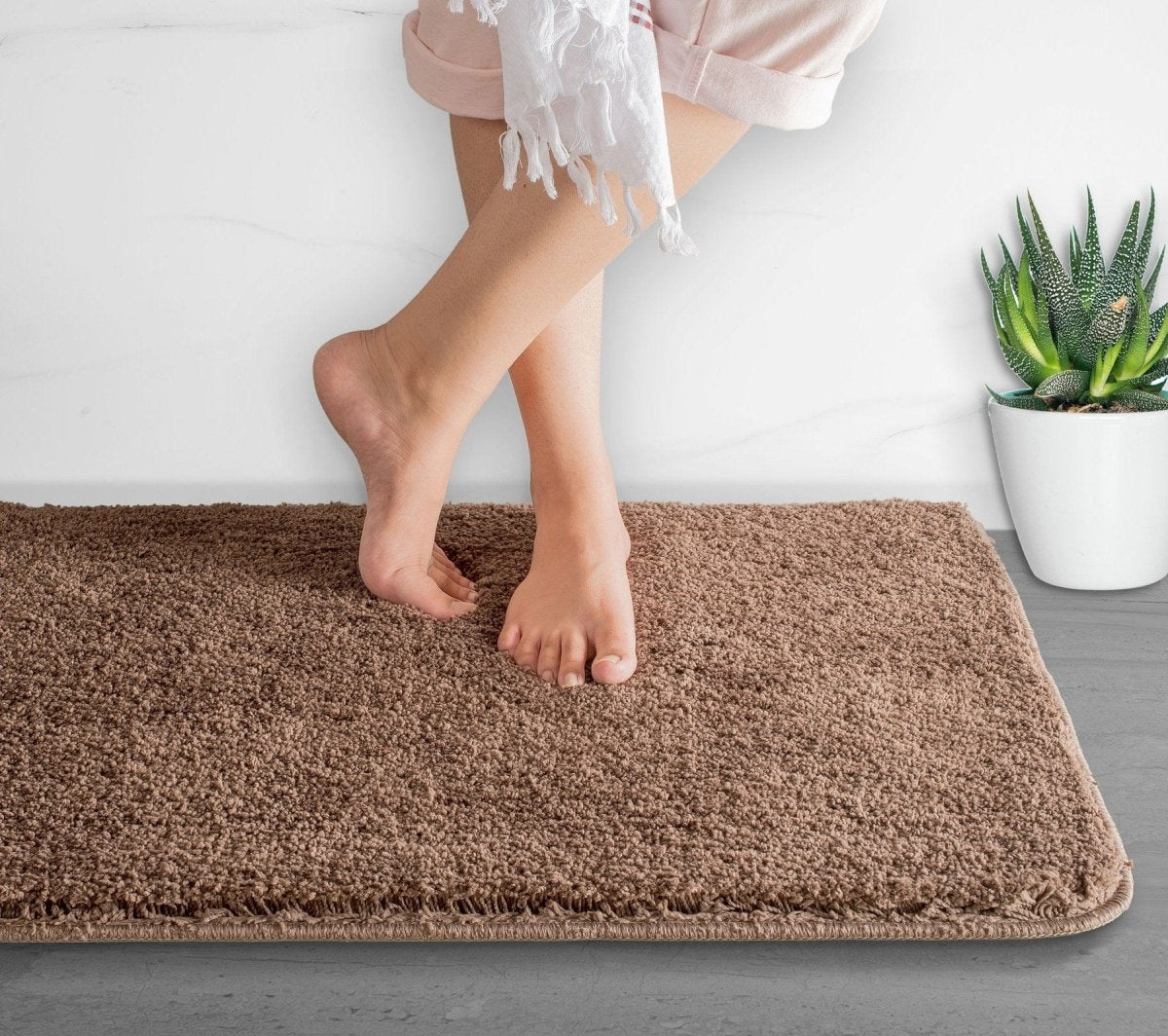 BowLift | Luxura UltraSoft Bath Mat | Super-absorbent microfiber bathroom rug with anti-slip backing