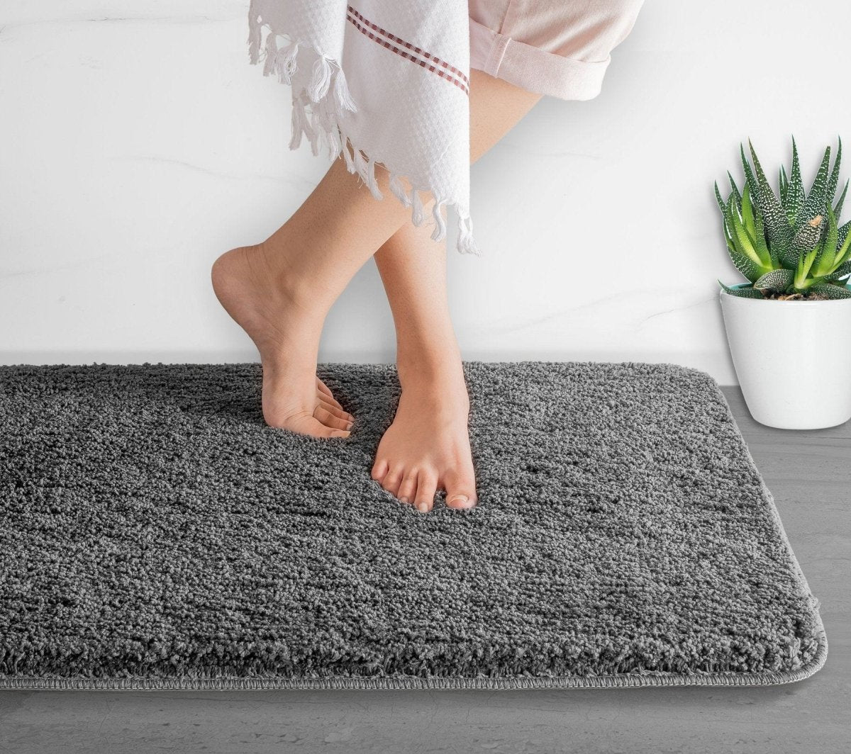 BowLift | Luxura UltraSoft Bath Mat | Super-absorbent microfiber bathroom rug with anti-slip backing