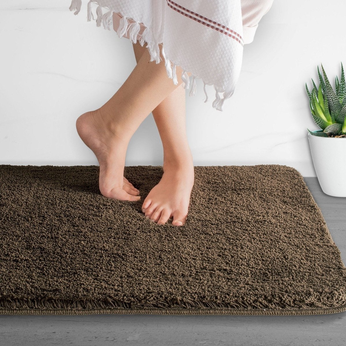 BowLift | Luxura UltraSoft Bath Mat | Super-absorbent microfiber bathroom rug with anti-slip backing