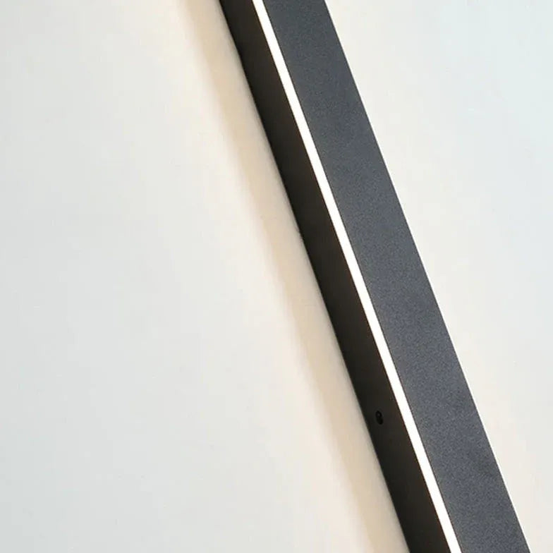 Skanto | Linear Black Minimalist LED Outdoor Wall Light