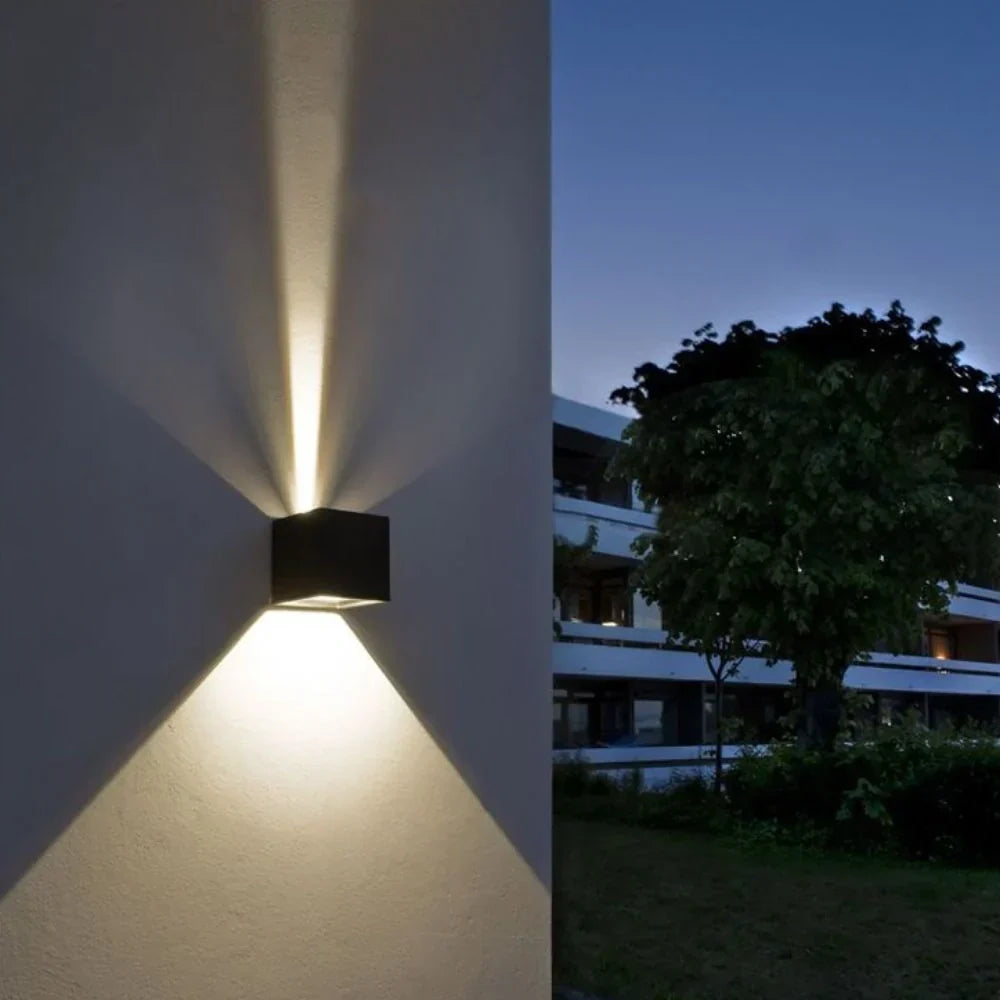 BowLift | Modern Black Aluminium Wall Light