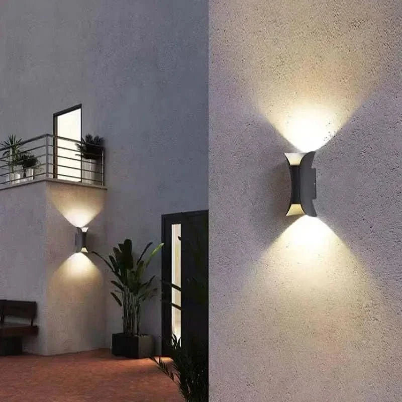 BowLift | Weatherproof wall light with IP65 protection