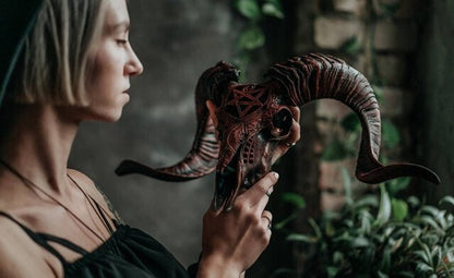 BowLift | Carved Ram Skull