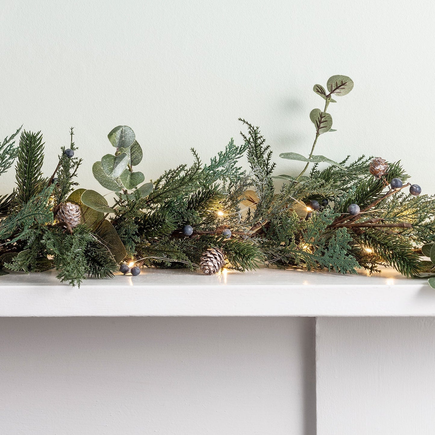 Skanto | Pre-lit Garland Lights