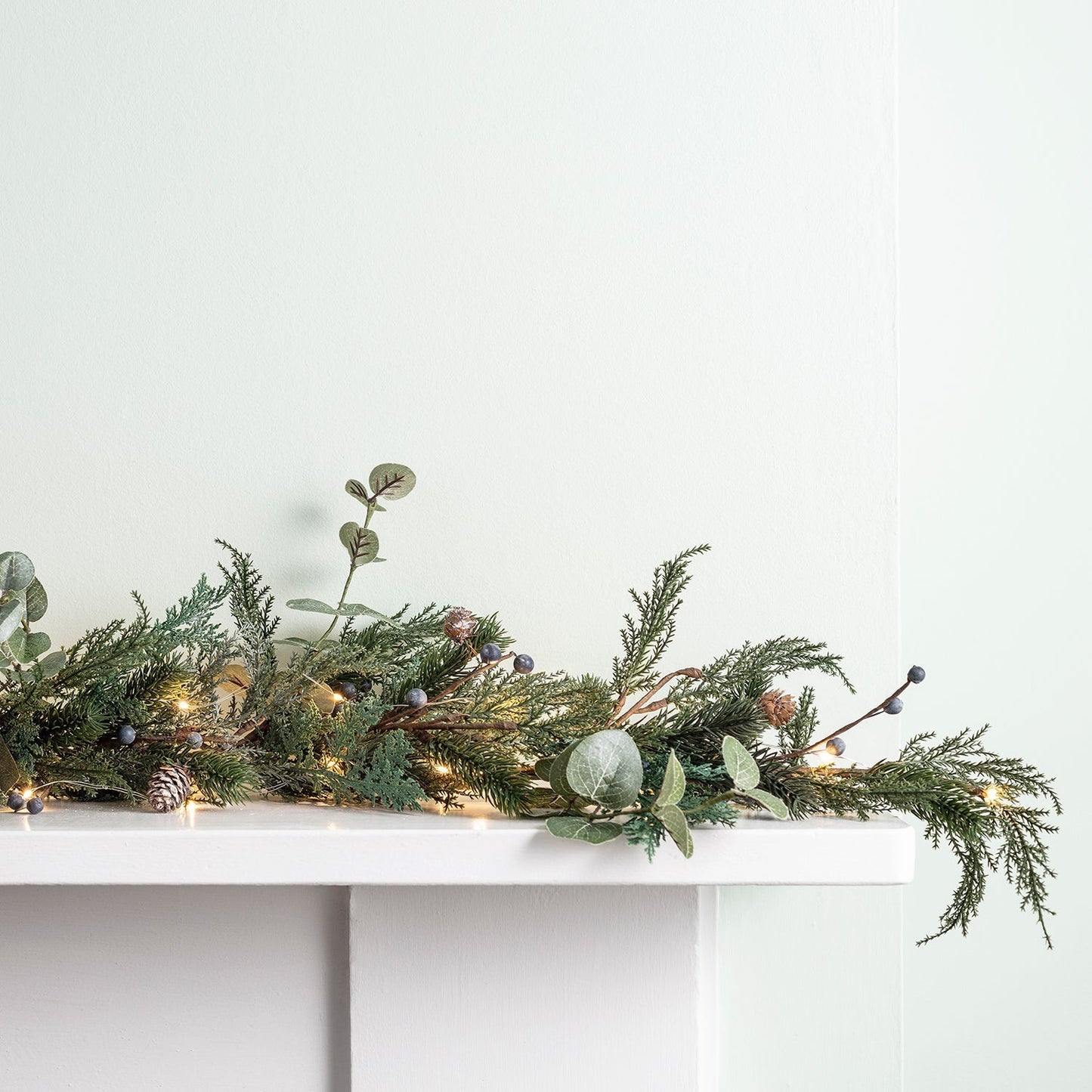 Skanto | Pre-lit Garland Lights