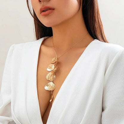 Skanto | Floral Petals Lariat Teardrop Necklace
