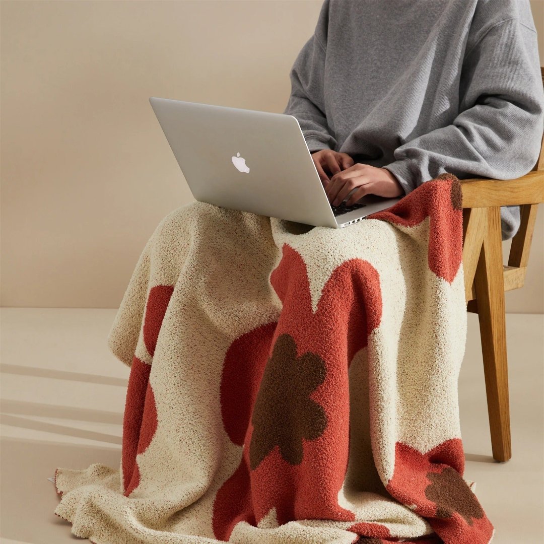 BowLift | Elegance and warmth for your home with the soft flower blanket