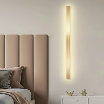 Skanto | LED Wall Lamp | Modern Vertical Black Indoor Sconce