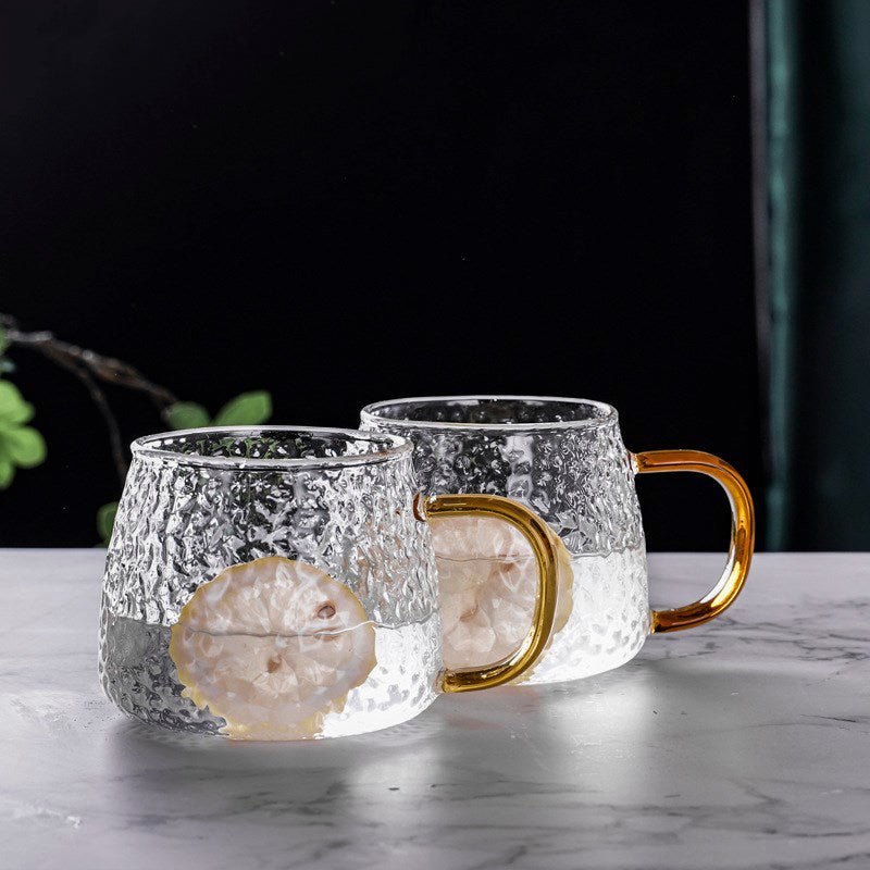 Versatile heat-resistant glass jug with elegant wooden lid