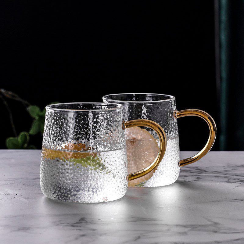 Versatile heat-resistant glass jug with elegant wooden lid