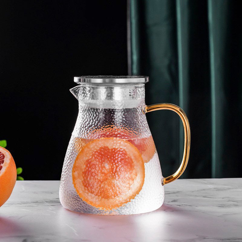 Versatile heat-resistant glass jug with elegant wooden lid