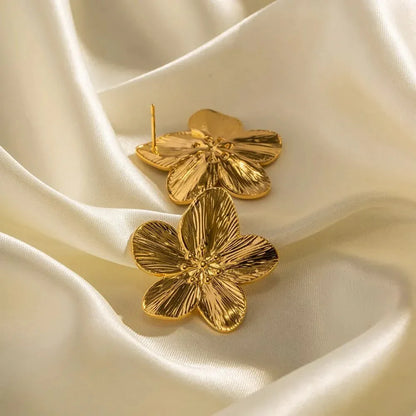 Skanto | Hibiscus Floral Stud Earrings