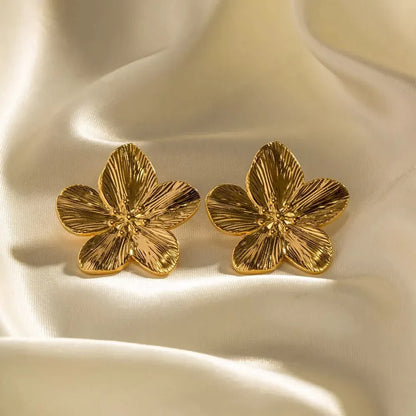 Skanto | Hibiscus Floral Stud Earrings