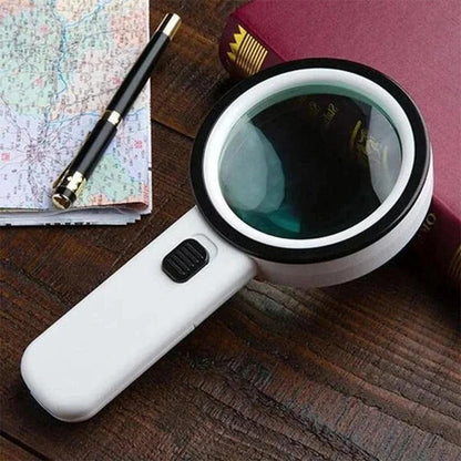 Optical magnifying lens with 30x magnification and LED illumination