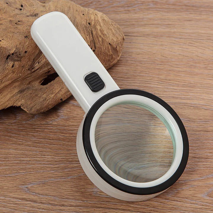 Optical magnifying lens with 30x magnification and LED illumination