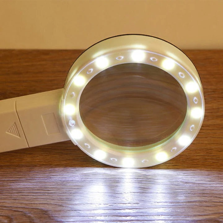 Optical magnifying lens with 30x magnification and LED illumination