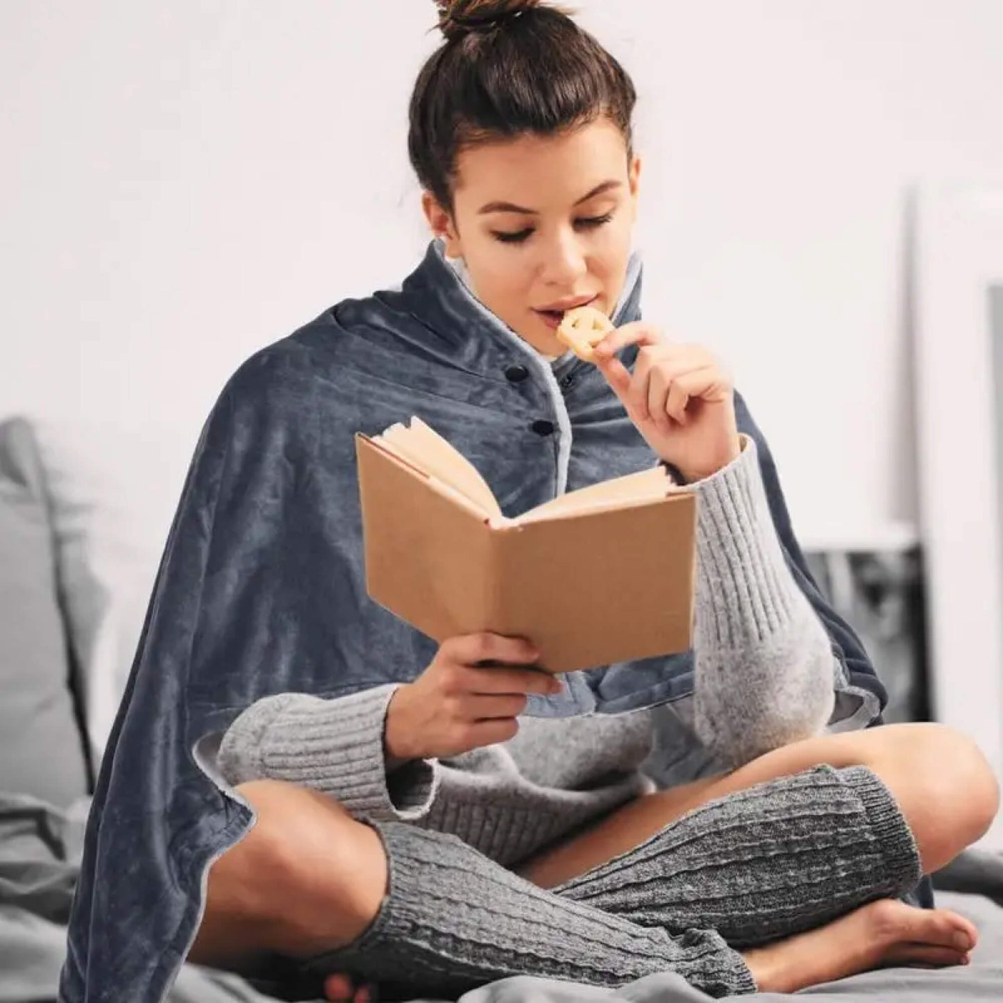 Skanto | Electric Heated Throw Blanket and Underblanket Poncho with Fleece